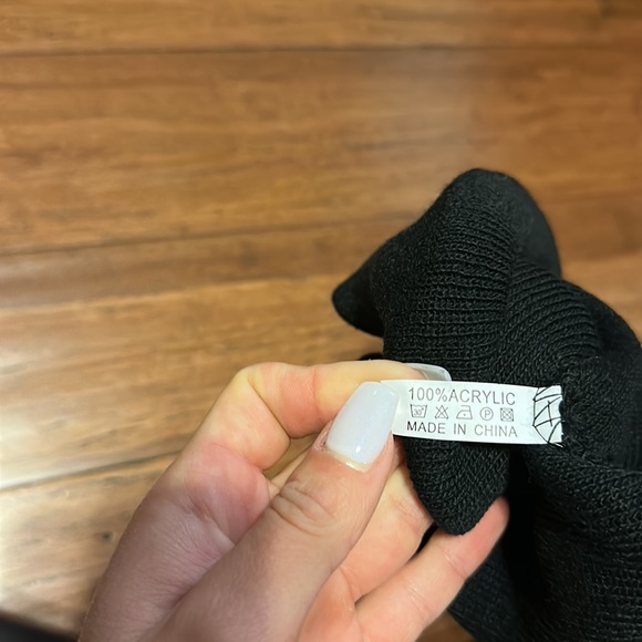 SHEIN skull embroidered beanie - Picture 4 of 4